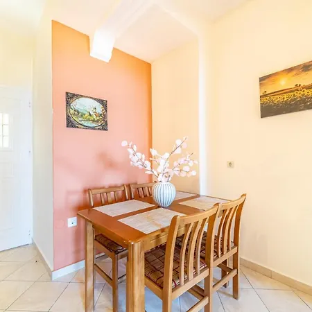 Apartment Mazis Family *